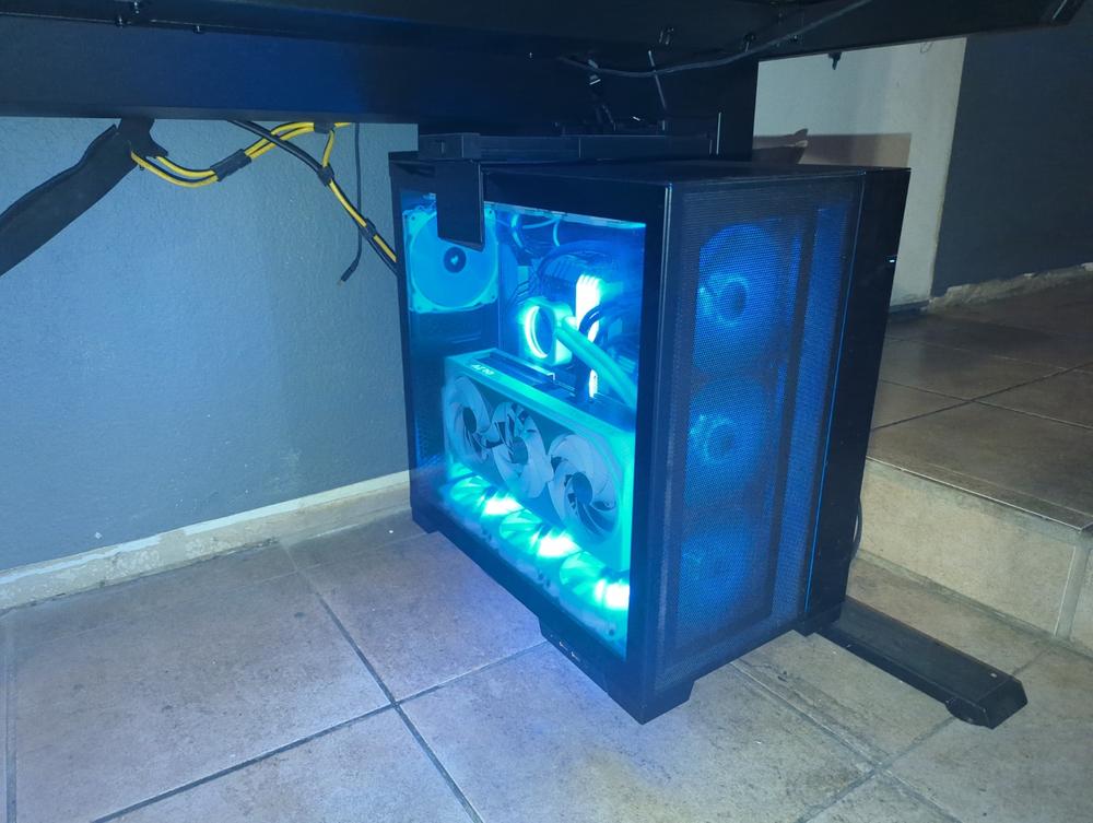 Secretlab Premium PC Mount - Customer Photo From Zachariah Neufeld
